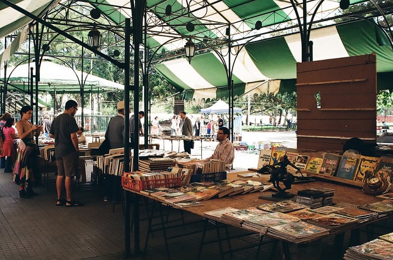 Compras nas feiras de antiguidade em Valparaíso Compras nas feiras de antiguidade em Valparaíso