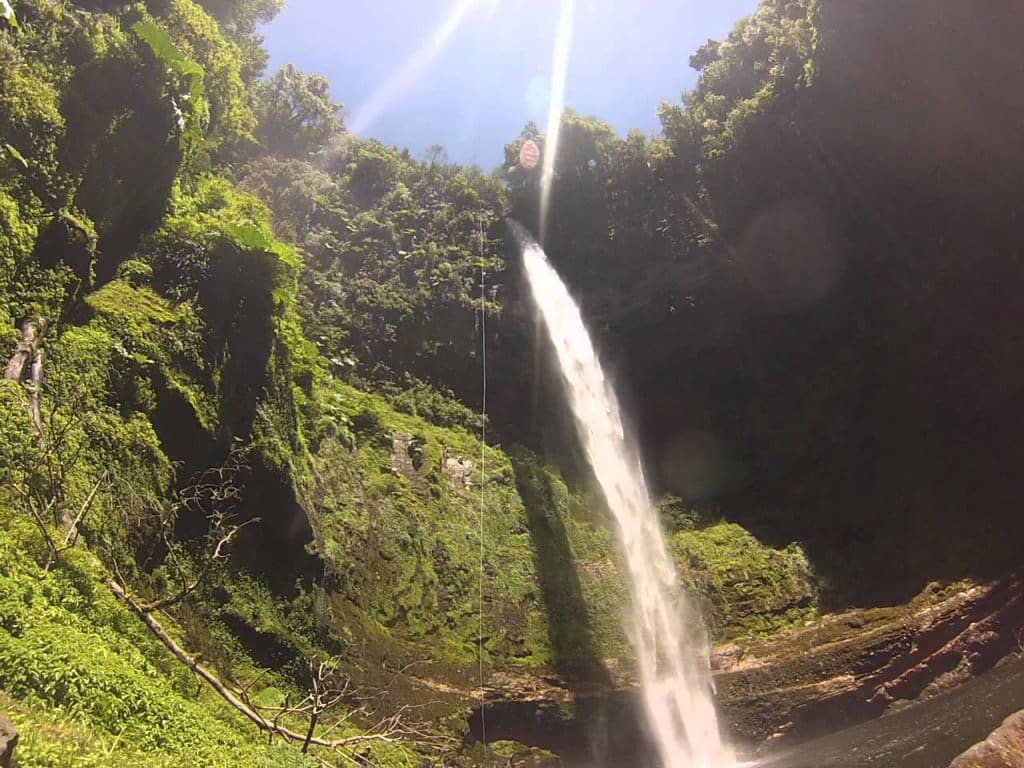 Cachoeira Salto El Claro em Pucón, Chile Cachoeira Salto El Claro em Pucón, Chile