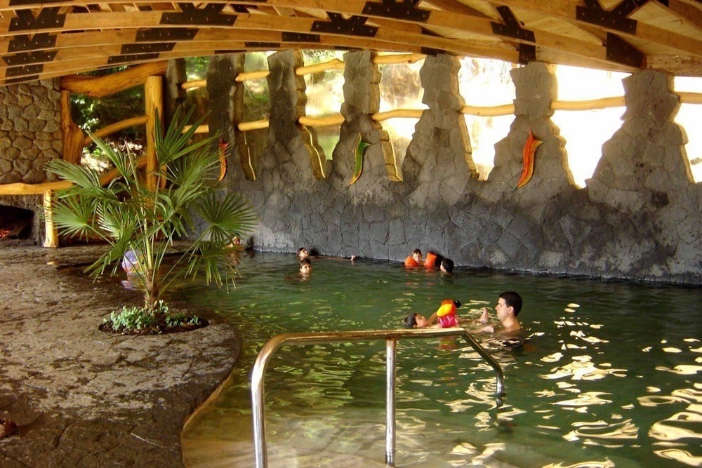 Crianças em termas em Pucón Crianças em termas em Pucón