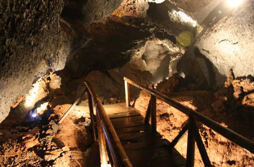 Cuevas Volcánicas em Pucón, Chile Cuevas Volcánicas em Pucón, Chile