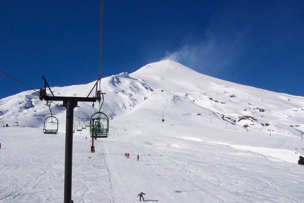 Esqui na encosta do Vulcão Villarrica em Pucón, Chile Esqui na encosta do Vulcão Villarrica em Pucón, Chile