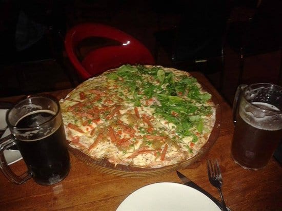 Pizza do Restaurante Parentesis em Puerto Varas Pizza do Restaurante Parentesis em Puerto Varas