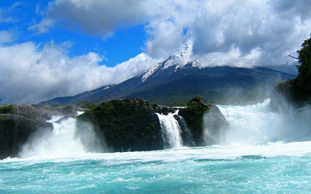 Saltos de Petrohué em Puerto Varas, no Chile Saltos de Petrohué em Puerto Varas, no Chile