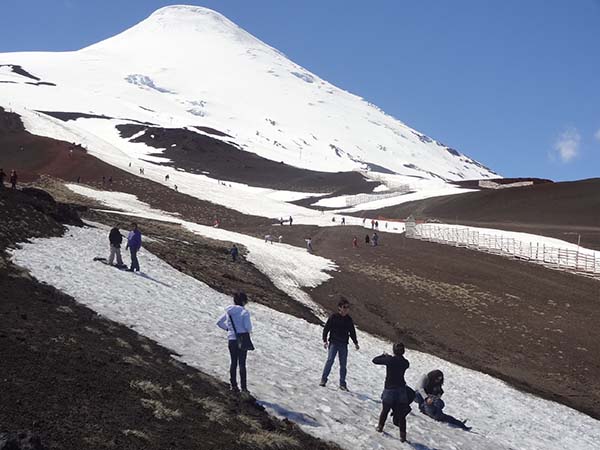 Trekking no Vulcão Osorno em Puerto Varas, no Chile Trekking no Vulcão Osorno em Puerto Varas, no Chile